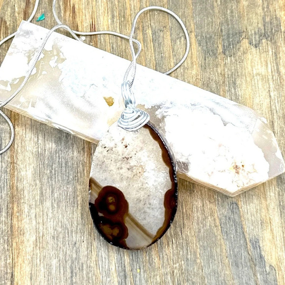 Laguna/ crazy lace agate silver medallion pendant happiness and courage chunky - Picture 3 of 9